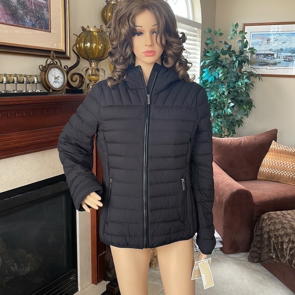 Brand New Michael Kors Ultra Lightweight Genuine Down Fill Zippered Black Jacket